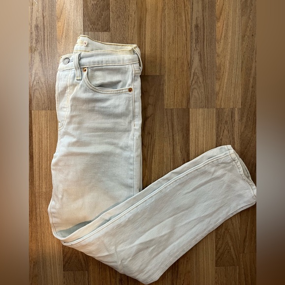 Levi’s wedgie - Picture 4 of 5